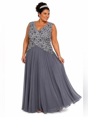 Cachet Silver Lace Evening Gown – Size 16